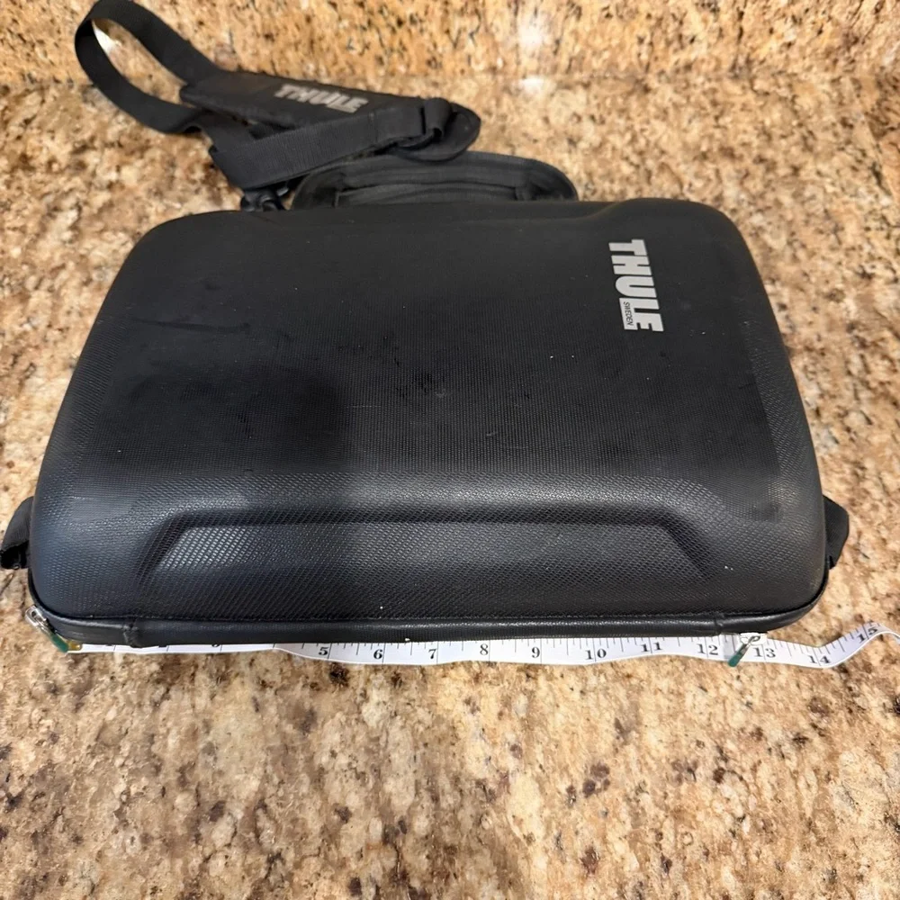Thule Sweden MacBook Hard Small Laptop Carrying Case Bag Black Strap Travel